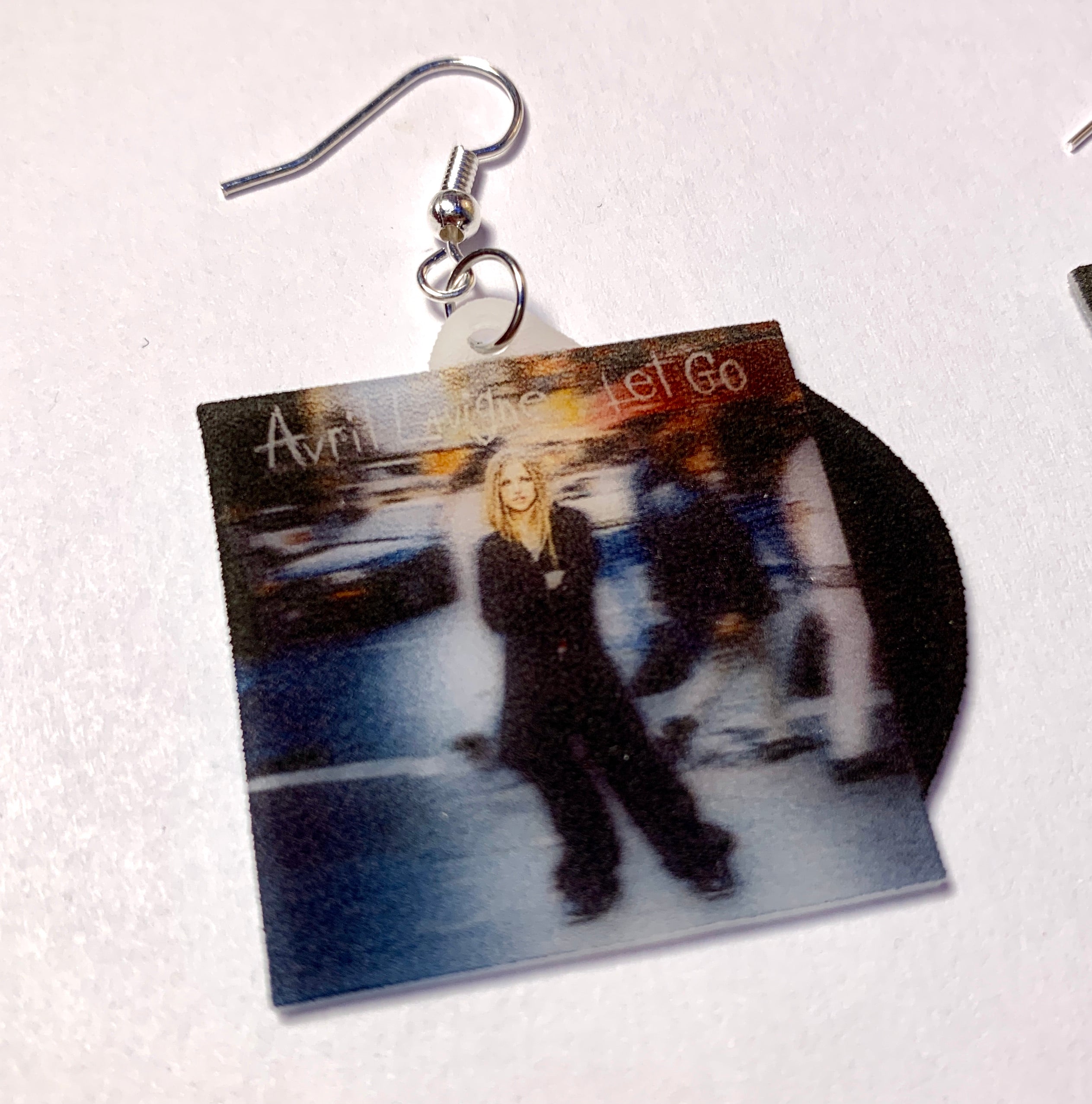 Avril lavigne earrings 2025